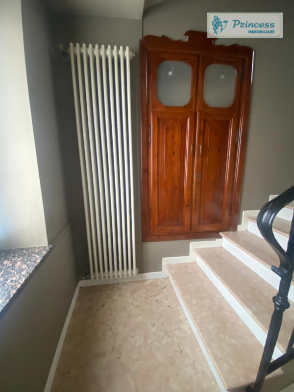 A Zanè, nel cuore del centro e comoda ai servizi principali e alle arterie della città, proponiam...