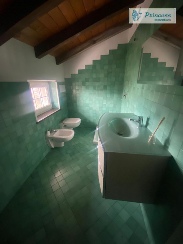 A Zanè, nel cuore del centro e comoda ai servizi principali e alle arterie della città, proponiam...