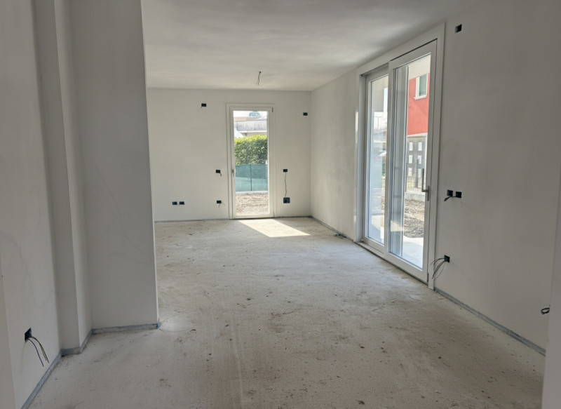 Nel centro di Mestrino, in una zona residenziale tranquilla e allo stesso tempo comoda a tutti i ...