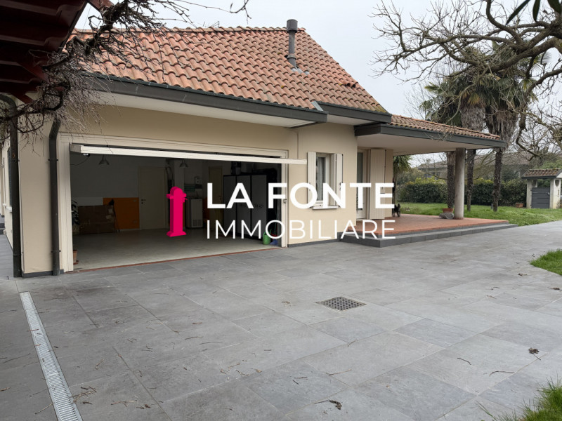 CODIVERNO DI VIGONZA introvabile VILLA SINGOLA A PIANO UNICO situata nel cuore del paese. Questa ...