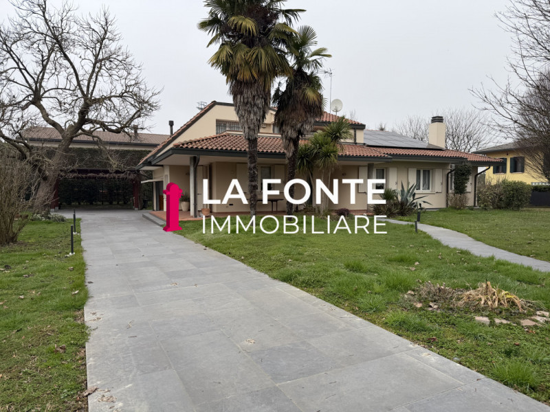 CODIVERNO DI VIGONZA introvabile VILLA SINGOLA A PIANO UNICO situata nel cuore del paese. Questa ...