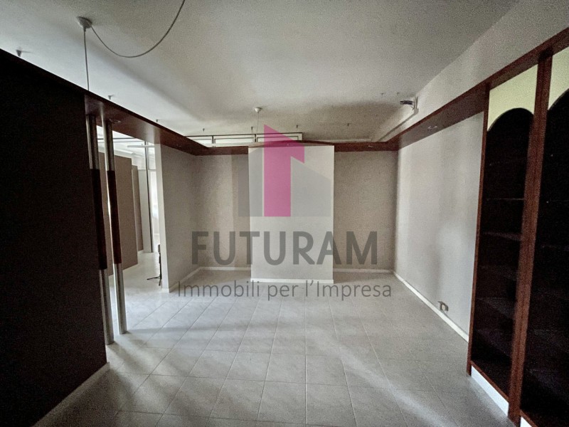 SARCEDO - 15FIL - PER INFO 0444/310220

Se stai cercando un ufficio luminoso e versatile a Sarced...