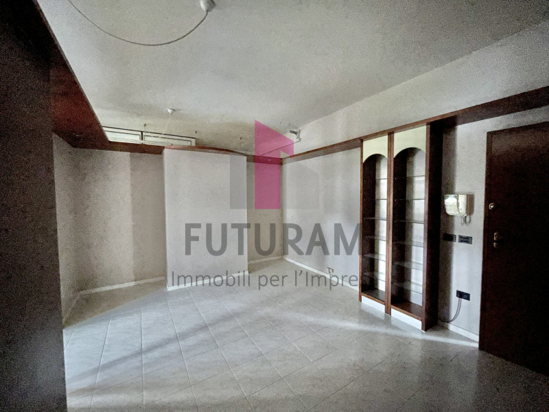 SARCEDO - 15FIL - PER INFO 0444/310220

Se stai cercando un ufficio luminoso e versatile a Sarced...