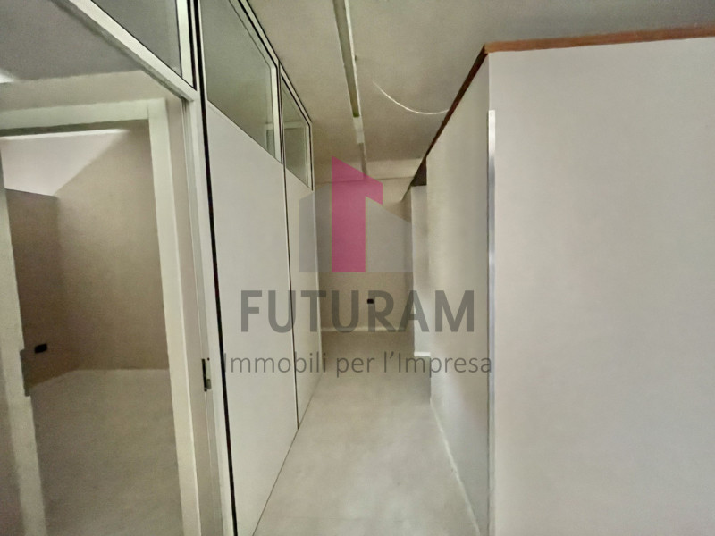 SARCEDO - 15FIL - PER INFO 0444/310220

Se stai cercando un ufficio luminoso e versatile a Sarced...