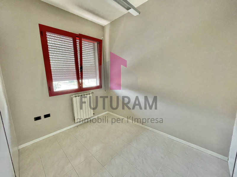 SARCEDO - 15FIL - PER INFO 0444/310220

Se stai cercando un ufficio luminoso e versatile a Sarced...