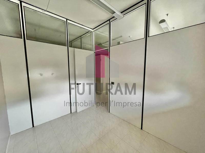 SARCEDO - 15FIL - PER INFO 0444/310220

Se stai cercando un ufficio luminoso e versatile a Sarced...