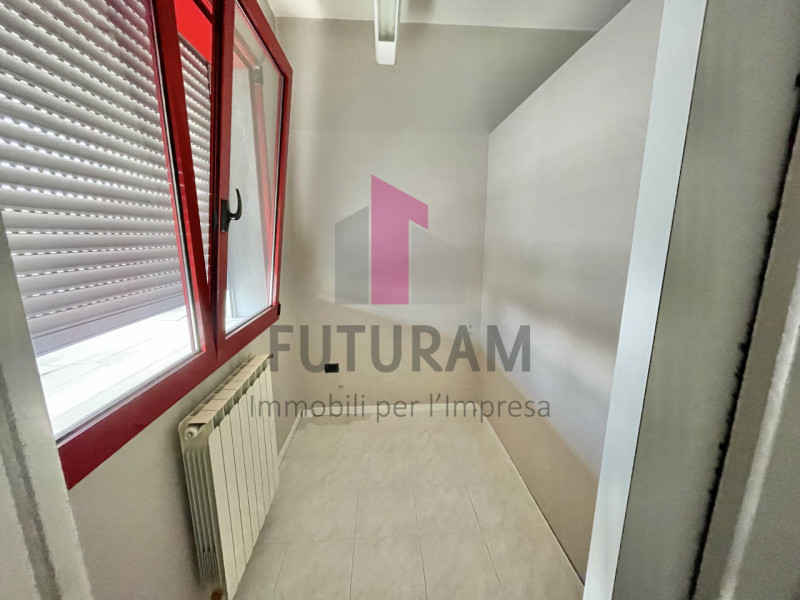 SARCEDO - 15FIL - PER INFO 0444/310220

Se stai cercando un ufficio luminoso e versatile a Sarced...