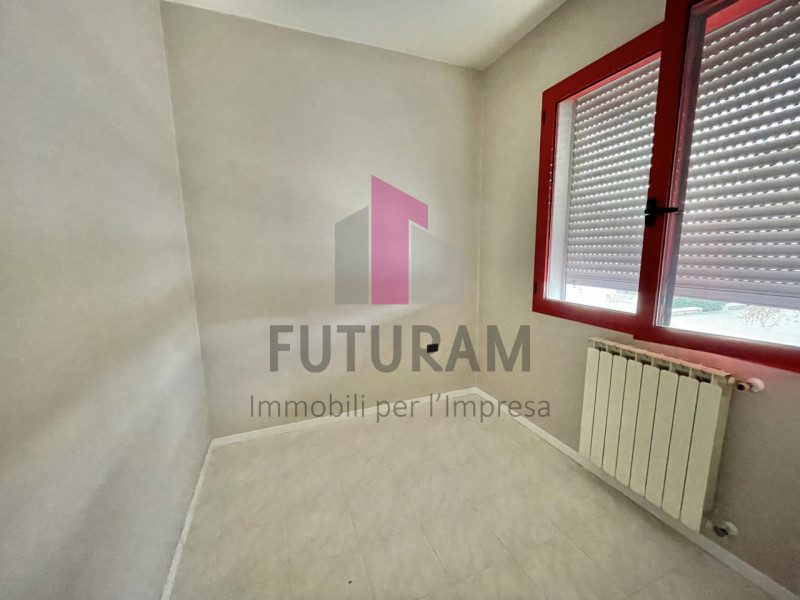 SARCEDO - 15FIL - PER INFO 0444/310220

Se stai cercando un ufficio luminoso e versatile a Sarced...