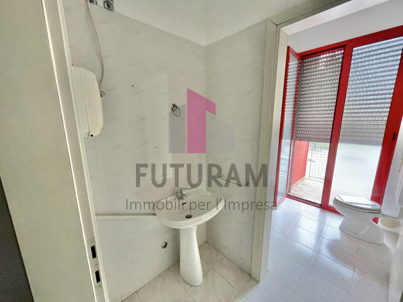 SARCEDO - 15FIL - PER INFO 0444/310220

Se stai cercando un ufficio luminoso e versatile a Sarced...