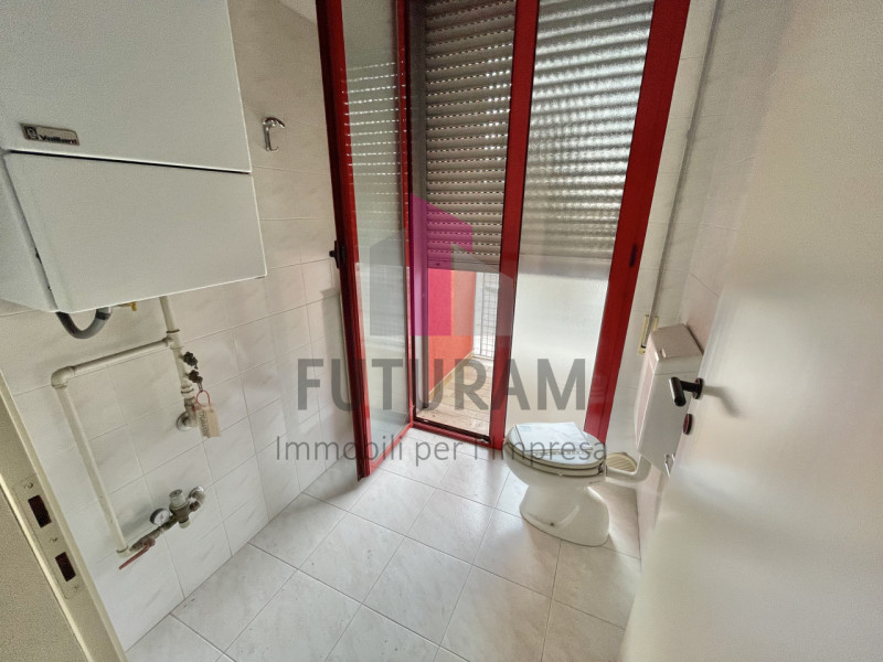 SARCEDO - 15FIL - PER INFO 0444/310220

Se stai cercando un ufficio luminoso e versatile a Sarced...