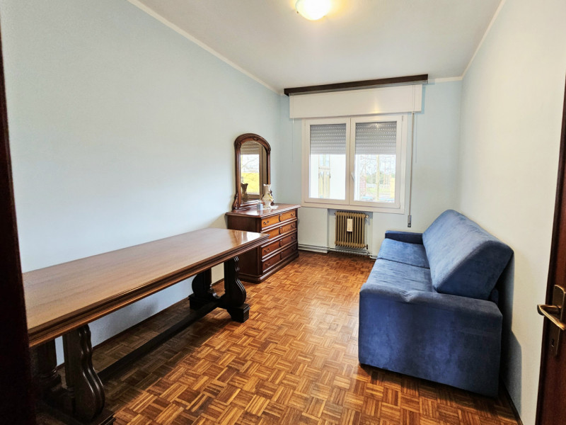 A Este, località Schiavonia, immerso nella tranquillità e nel verde, proponiamo in affitto un amp...