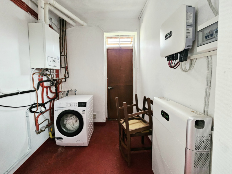 A Este, località Schiavonia, immerso nella tranquillità e nel verde, proponiamo in affitto un amp...