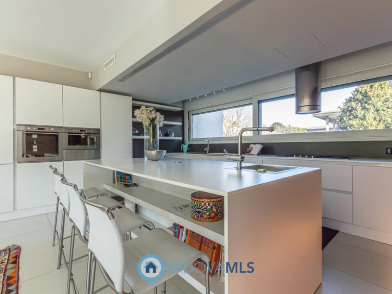 Immobile in esclusiva al Gruppo Padova MLS

Scopri questa magnifica villa moderna situata nel cuo...