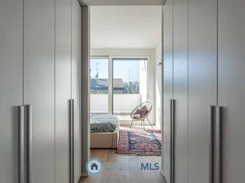 Immobile in esclusiva al Gruppo Padova MLS

Scopri questa magnifica villa moderna situata nel cuo...