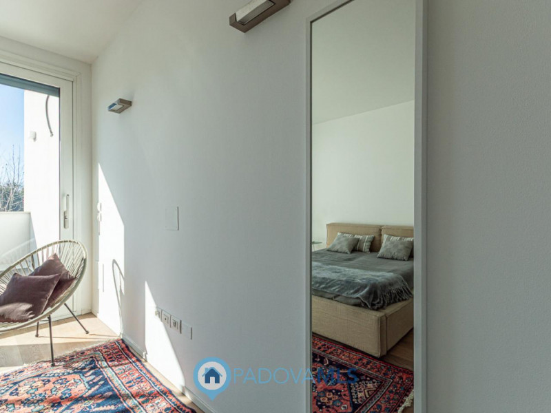 Immobile in esclusiva al Gruppo Padova MLS

Scopri questa magnifica villa moderna situata nel cuo...