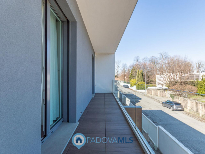 Immobile in esclusiva al Gruppo Padova MLS

Scopri questa magnifica villa moderna situata nel cuo...