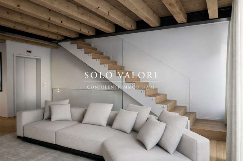 Dove il Lusso Incontra la Storia
Rif. ASI01 (per info 393 1710719 Fabrizio)
Nel cuore pulsante di...