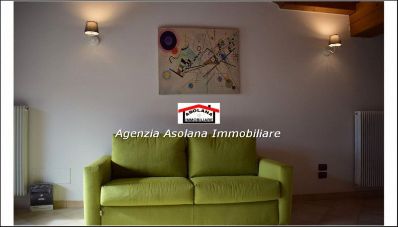 In contesto di pregio in posizione dominante, affittasi casa a schiera centrale ed indipendente a...