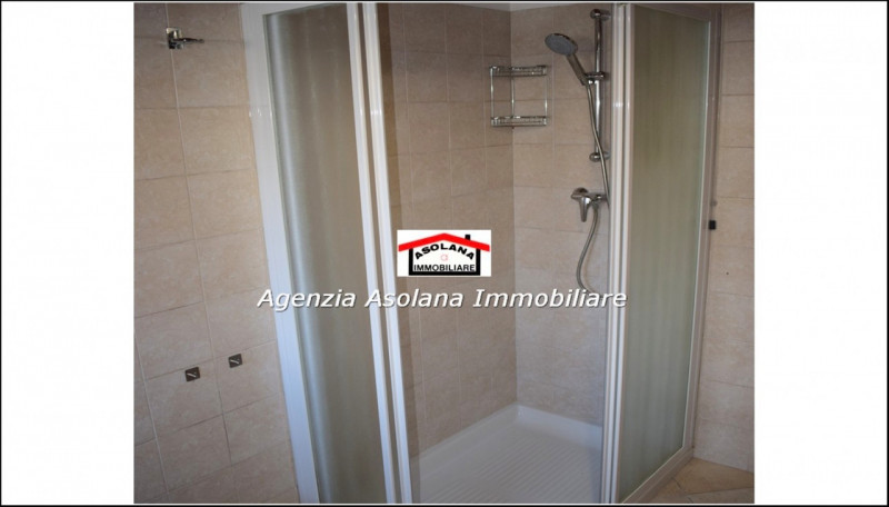 In contesto di pregio in posizione dominante, affittasi casa a schiera centrale ed indipendente a...