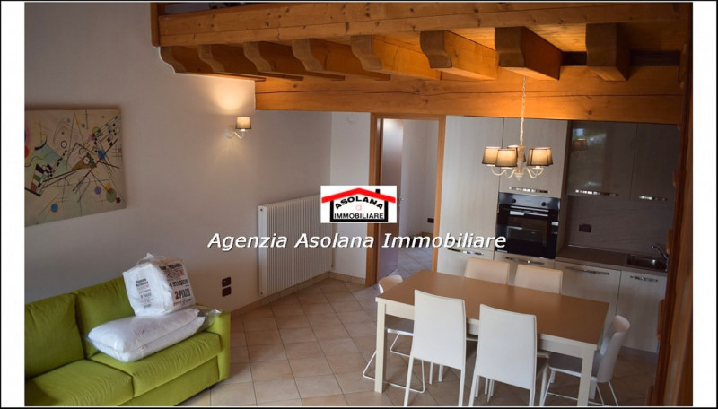 In contesto di pregio in posizione dominante, affittasi casa a schiera centrale ed indipendente a...