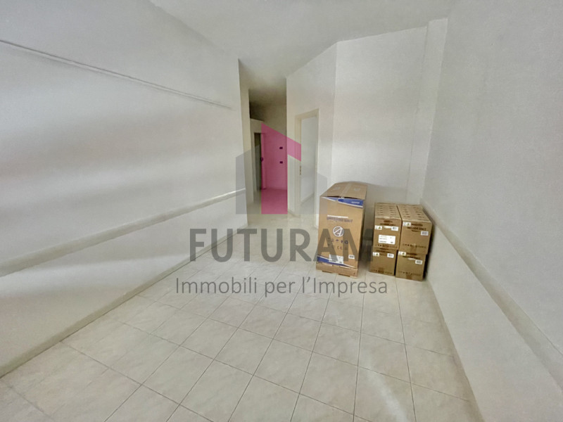 SARCEDO - 15FIL - PER INFO 0444/310220

Se stai cercando un ufficio luminoso e versatile a Sarced...