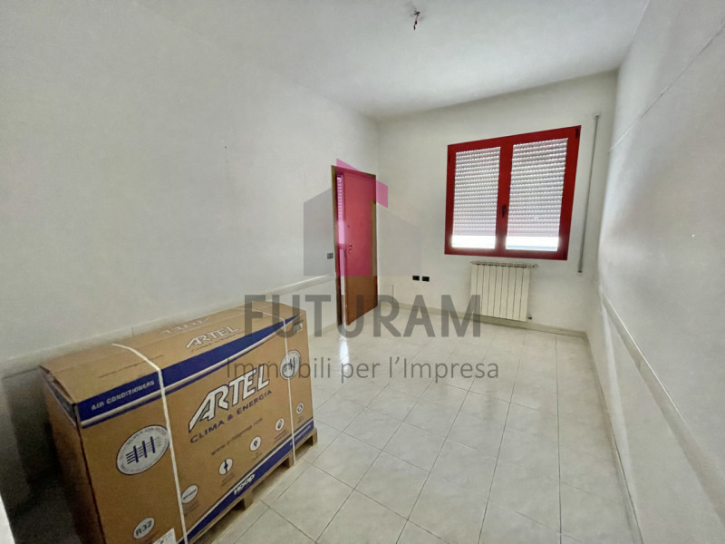 SARCEDO - 15FIL - PER INFO 0444/310220

Se stai cercando un ufficio luminoso e versatile a Sarced...