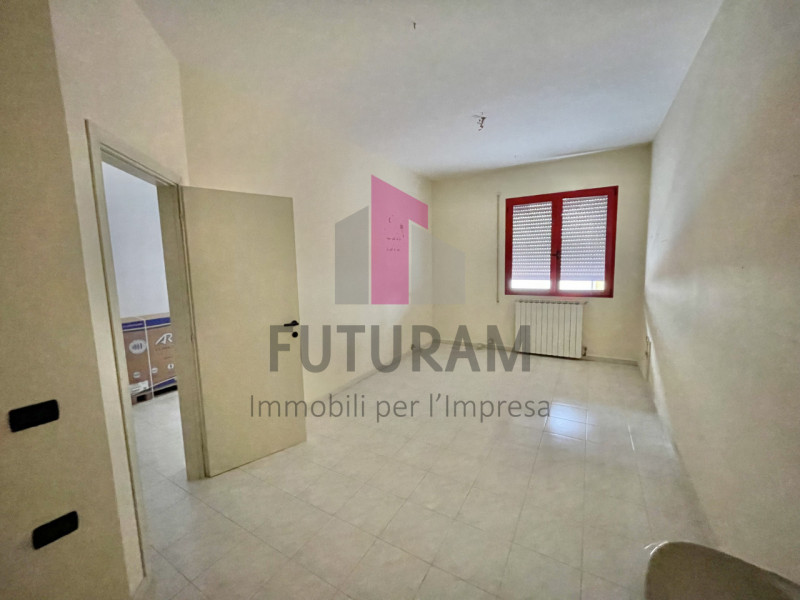 SARCEDO - 15FIL - PER INFO 0444/310220

Se stai cercando un ufficio luminoso e versatile a Sarced...