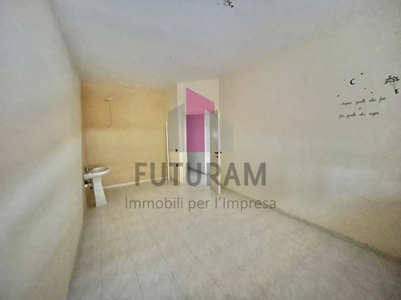 SARCEDO - 15FIL - PER INFO 0444/310220

Se stai cercando un ufficio luminoso e versatile a Sarced...