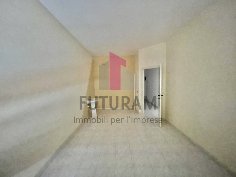 SARCEDO - 15FIL - PER INFO 0444/310220

Se stai cercando un ufficio luminoso e versatile a Sarced...