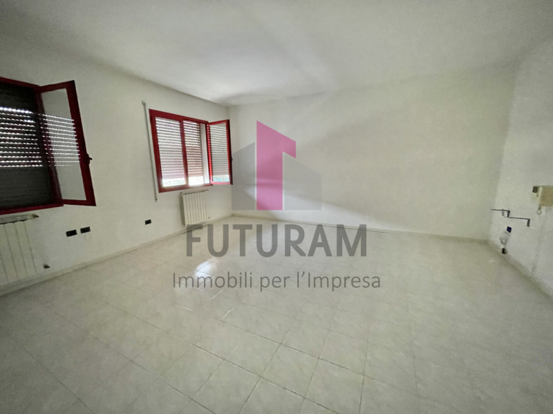 SARCEDO - 15FIL - PER INFO 0444/310220

Se stai cercando un ufficio luminoso e versatile a Sarced...