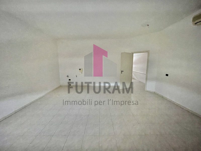 SARCEDO - 15FIL - PER INFO 0444/310220

Se stai cercando un ufficio luminoso e versatile a Sarced...