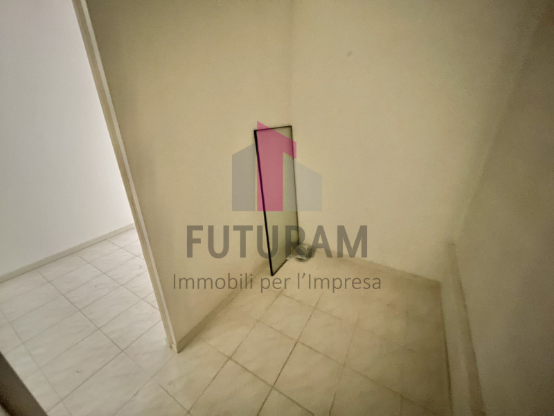 SARCEDO - 15FIL - PER INFO 0444/310220

Se stai cercando un ufficio luminoso e versatile a Sarced...