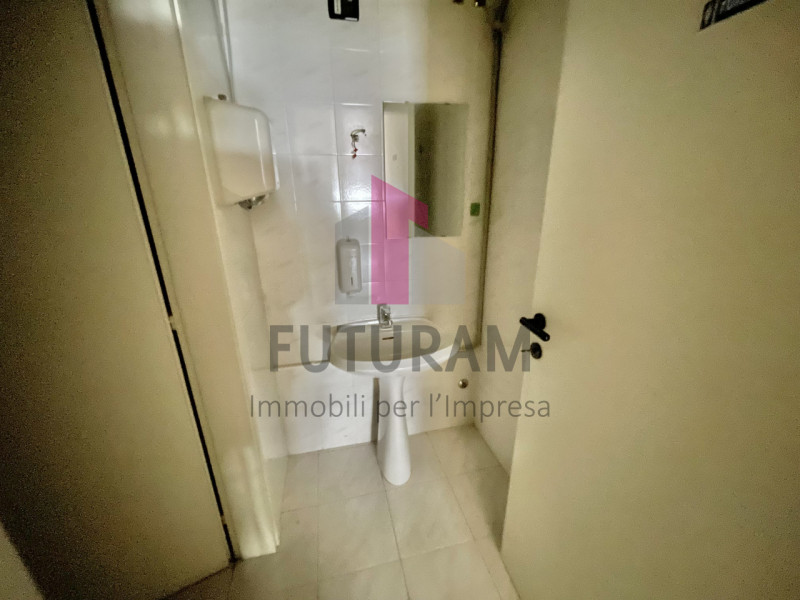 SARCEDO - 15FIL - PER INFO 0444/310220

Se stai cercando un ufficio luminoso e versatile a Sarced...