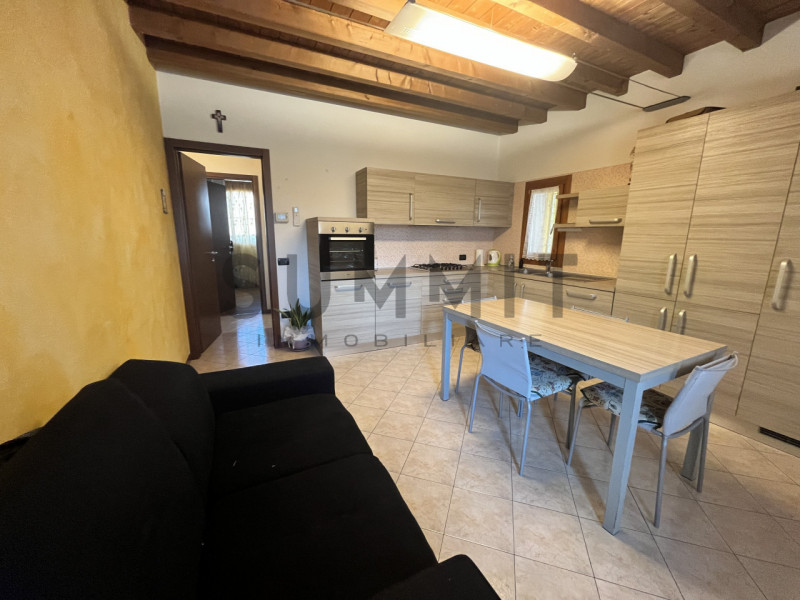 MARANO VICENTINO: In posizione tranquilla comoda al centro MINIAPPARTAMENTO al piano terra con pi...