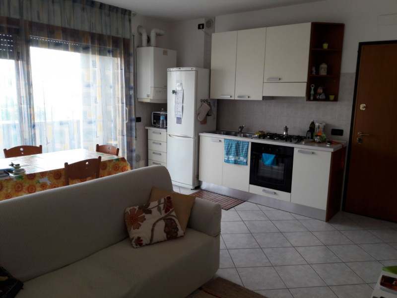 A pochi passi dal Duomo di Monselice, nel cuore pulsante del centro storico, proponiamo in vendit...