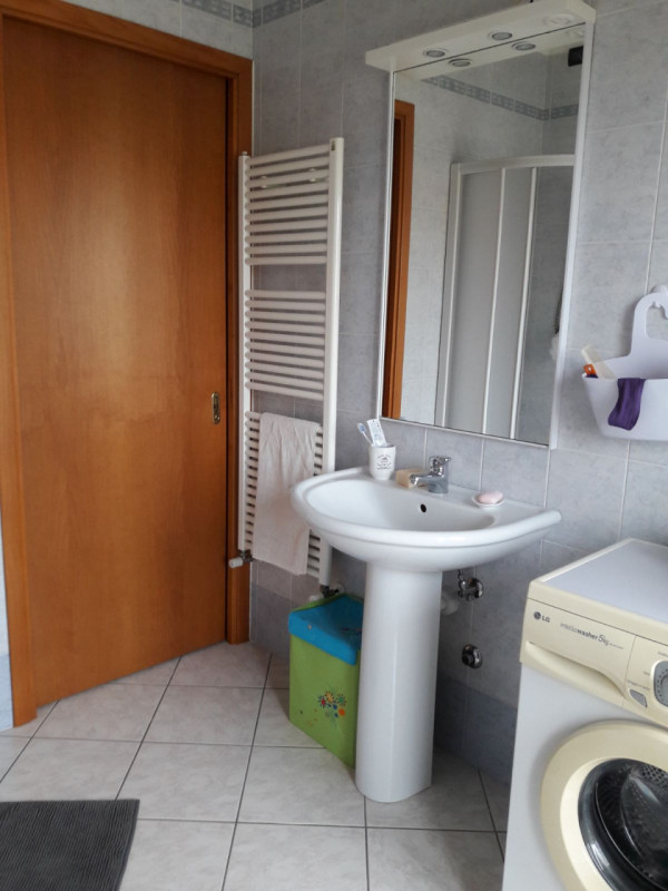 A pochi passi dal Duomo di Monselice, nel cuore pulsante del centro storico, proponiamo in vendit...