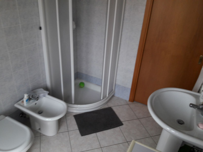 A pochi passi dal Duomo di Monselice, nel cuore pulsante del centro storico, proponiamo in vendit...