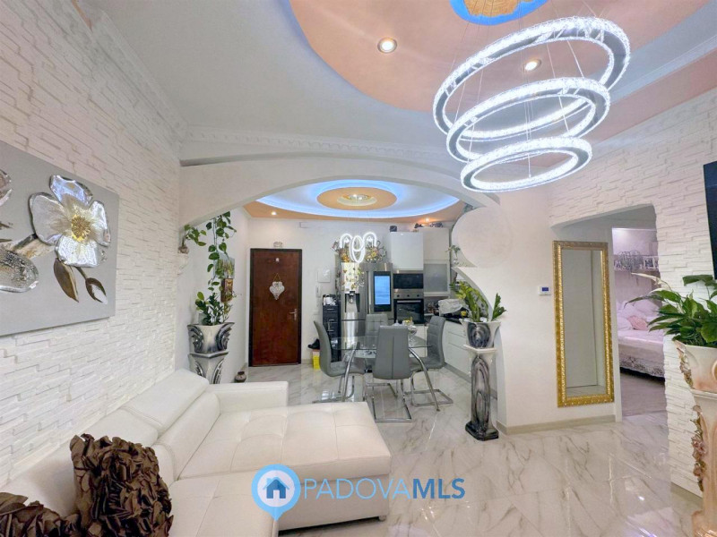 Immobile in esclusiva al Gruppo Padova MLS

In zona Arcella – San Carlo, a Padova, proponiamo in ...