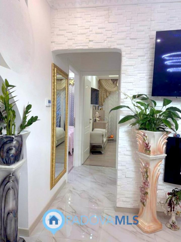 Immobile in esclusiva al Gruppo Padova MLS

In zona Arcella – San Carlo, a Padova, proponiamo in ...