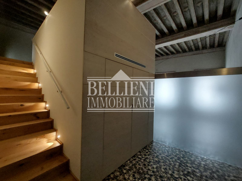 PONTE DEGLI ANGELI: In un contesto di assoluto prestigio, all'interno di un palazzo del 1820 real...