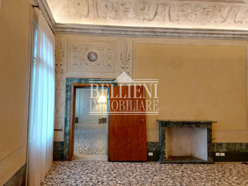 PONTE DEGLI ANGELI: In un contesto di assoluto prestigio, all'interno di un palazzo del 1820 real...