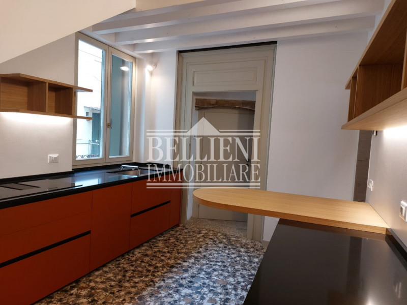 PONTE DEGLI ANGELI: In un contesto di assoluto prestigio, all'interno di un palazzo del 1820 real...