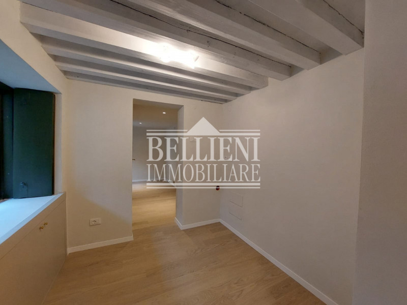 PONTE DEGLI ANGELI: In un contesto di assoluto prestigio, all'interno di un palazzo del 1820 real...