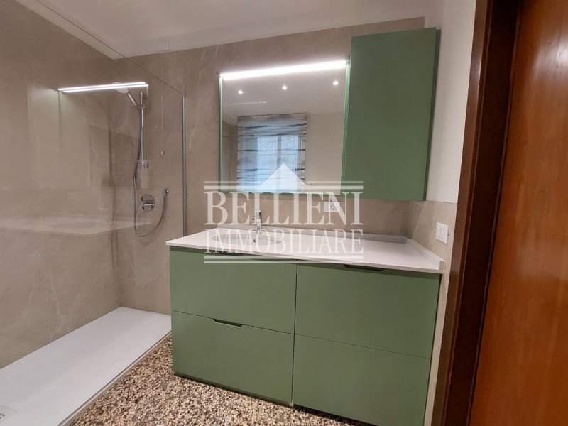 PONTE DEGLI ANGELI: In un contesto di assoluto prestigio, all'interno di un palazzo del 1820 real...