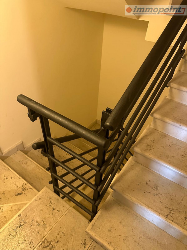 Situato in centro storico a Bassano del Grappa, ufficio al piano secondo composto da ingresso, du...