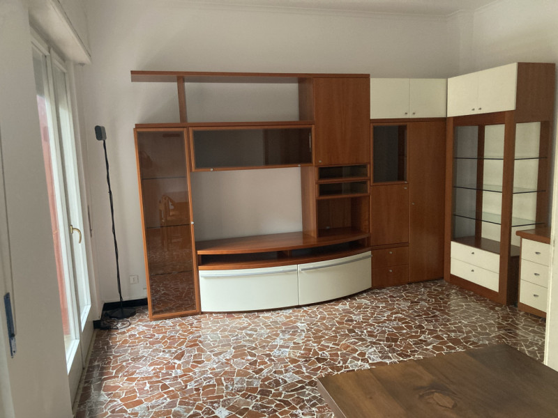 Vicenza, zona ponte Pusterla, appartamento al piano bicamere al piano 3° composto da: cucina sepa...