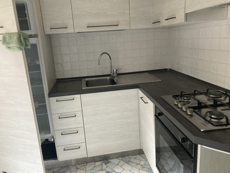 Vicenza, zona ponte Pusterla, appartamento al piano bicamere al piano 3° composto da: cucina sepa...