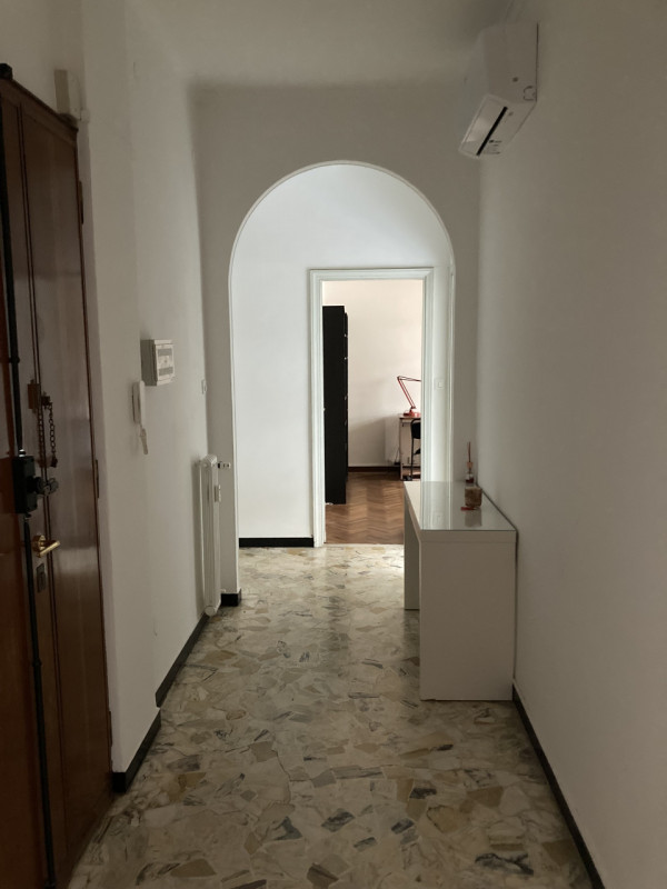 Vicenza, zona ponte Pusterla, appartamento al piano bicamere al piano 3° composto da: cucina sepa...