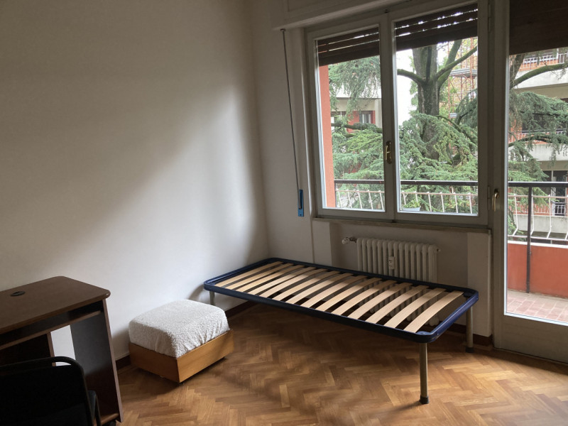 Vicenza, zona ponte Pusterla, appartamento al piano bicamere al piano 3° composto da: cucina sepa...