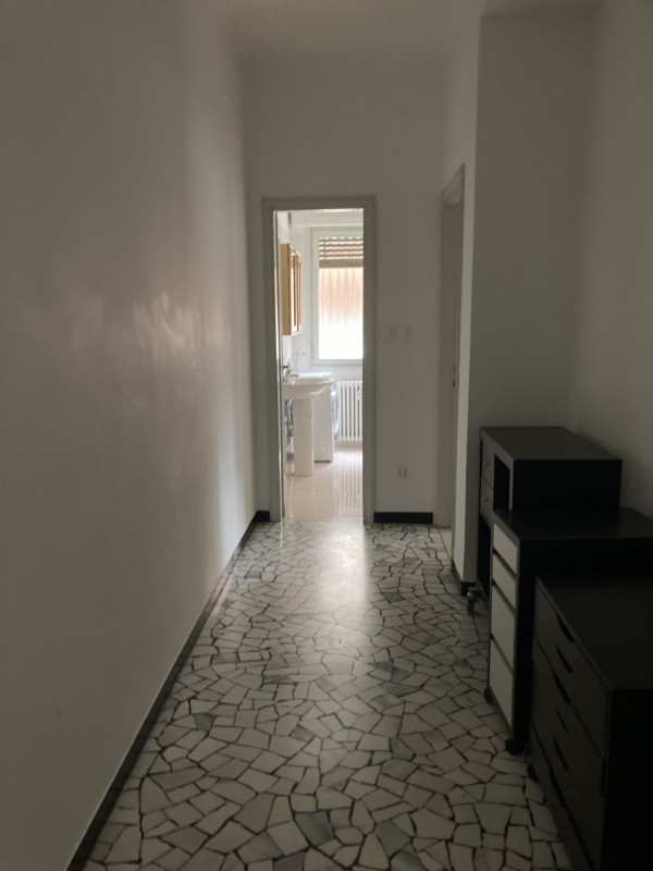 Vicenza, zona ponte Pusterla, appartamento al piano bicamere al piano 3° composto da: cucina sepa...